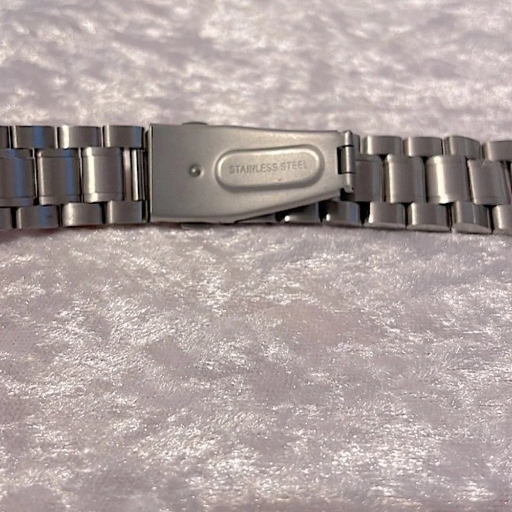 Pugo Top Metal Stainless Steel Silver Unisex Apple Watch Band, Size 38mm